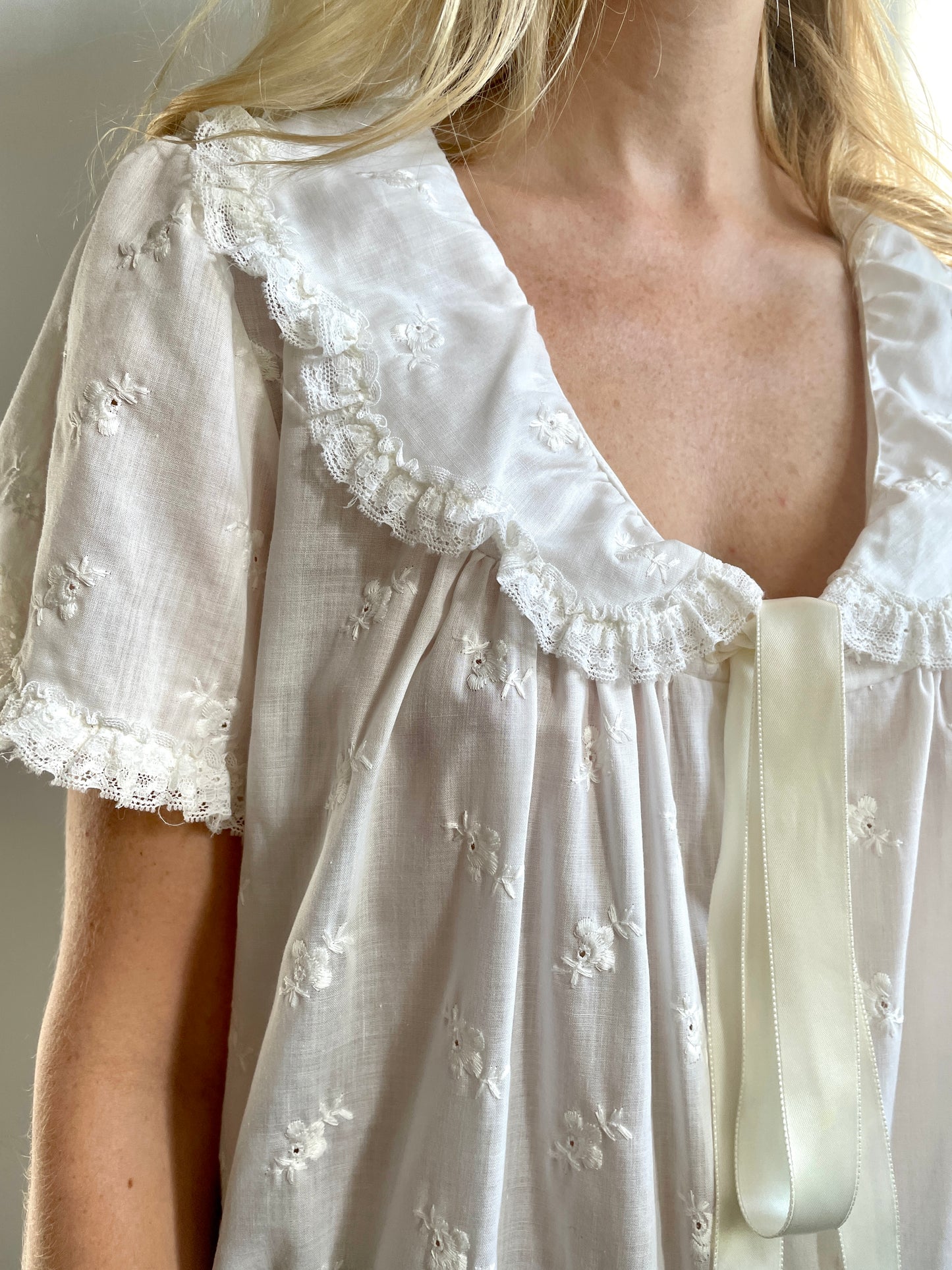 1970s White Eyelet Loungewear Beach Cover Up One Size